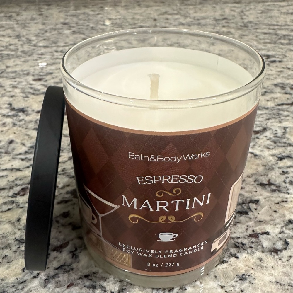 Bath & Body Works: 8 Oz Single Wick Candle: Espresso Martini